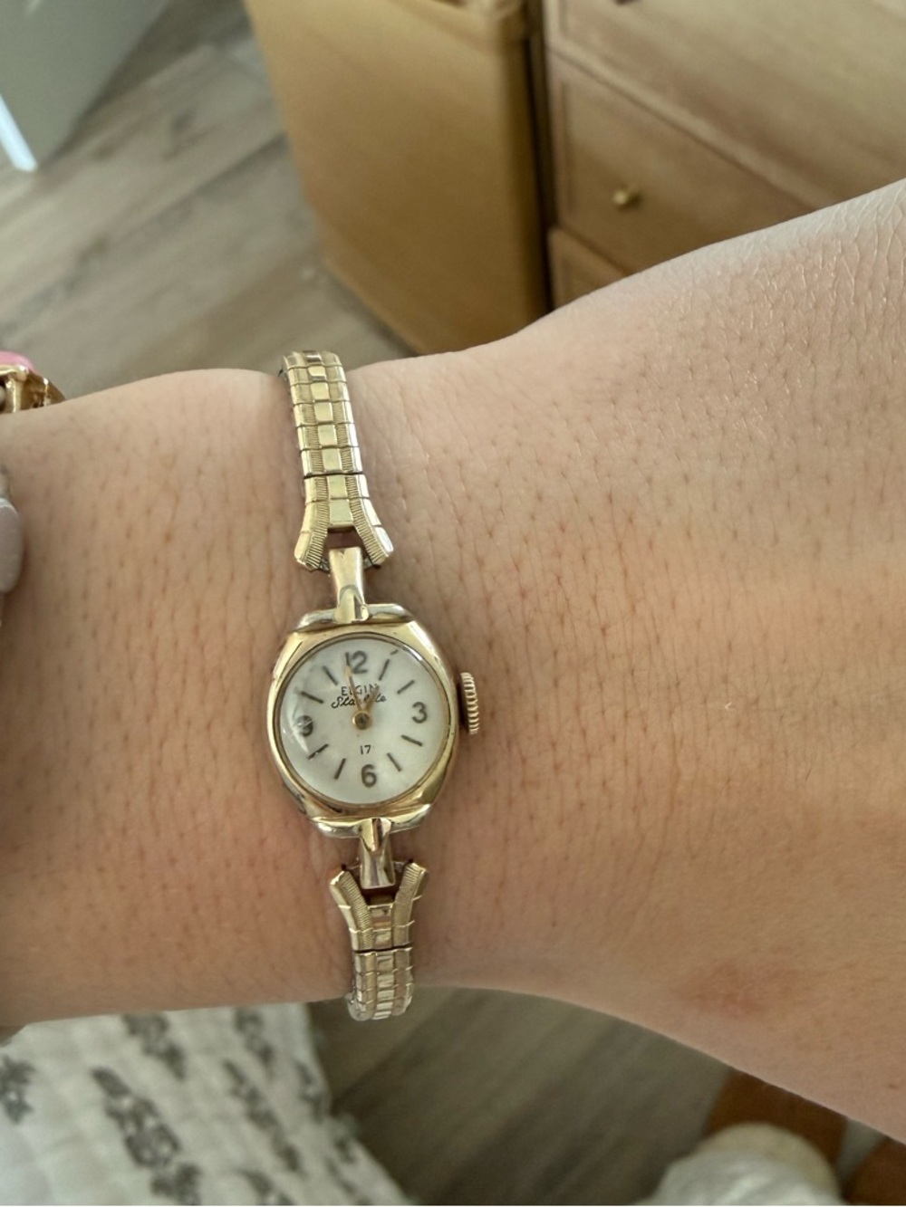 Gold Tone Vintage Ladies Bracelet Watch - stretchy & dainty
